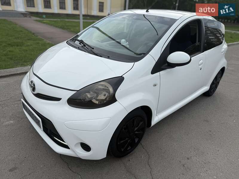 Хэтчбек Toyota Aygo 2013 в Прилуках