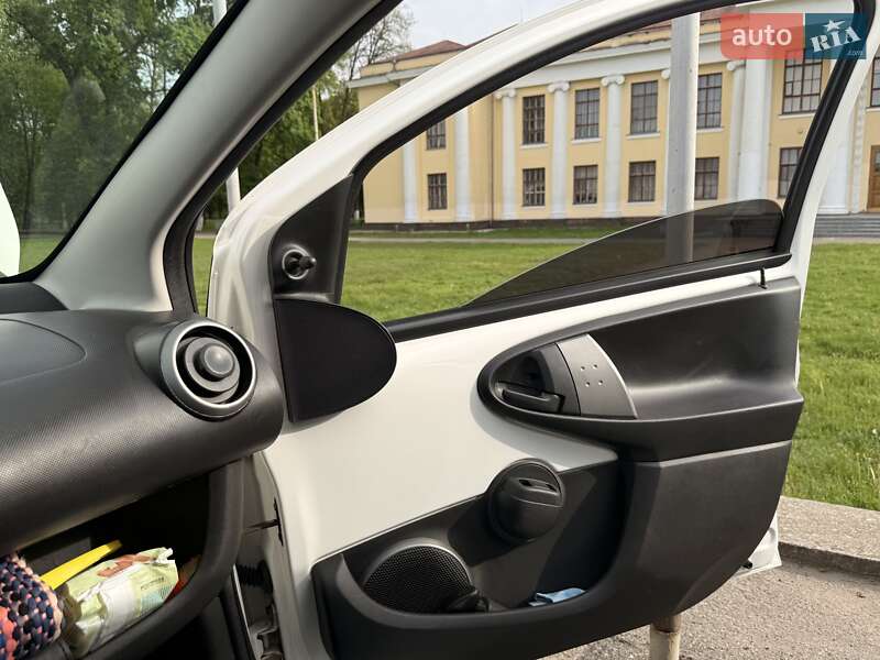 Хэтчбек Toyota Aygo 2013 в Прилуках