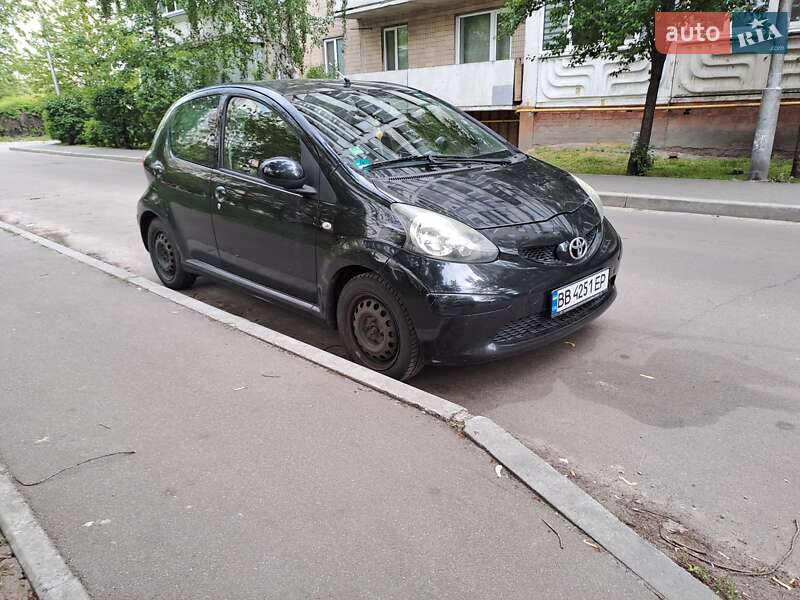 Хэтчбек Toyota Aygo 2008 в 