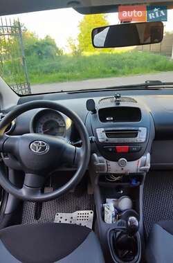 Хэтчбек Toyota Aygo 2006 в 
