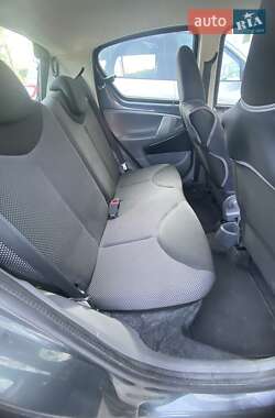 Хэтчбек Toyota Aygo 2009 в 