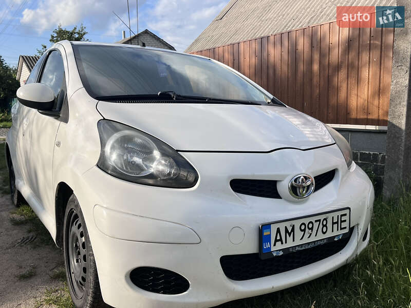 Хэтчбек Toyota Aygo 2011 в Коростышеве
