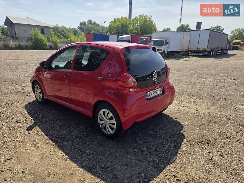 Хэтчбек Toyota Aygo 2007 в Черновцах