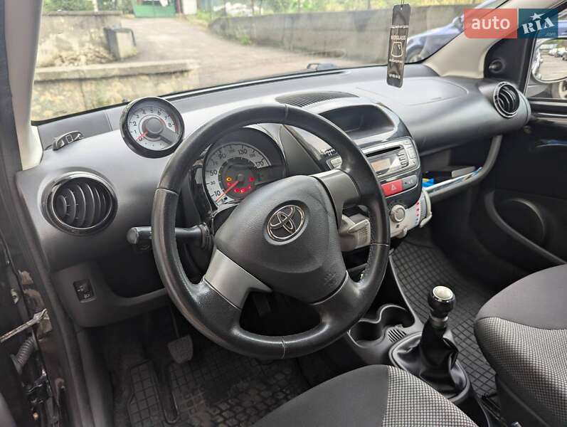 Хетчбек Toyota Aygo 2013 в Львові