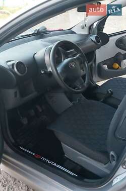 Хетчбек Toyota Aygo 2010 в 