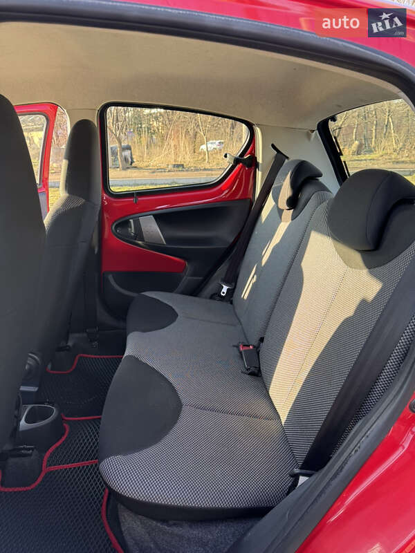 Хэтчбек Toyota Aygo 2012 в Львове