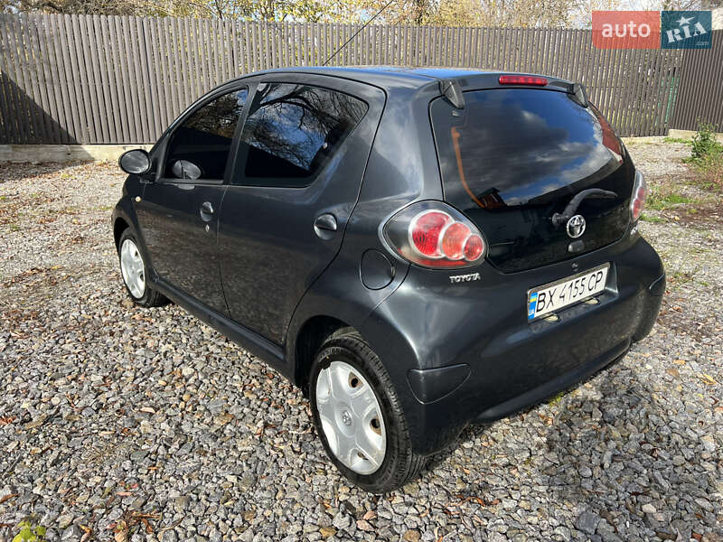 Хэтчбек Toyota Aygo 2010 в Новоднестровске