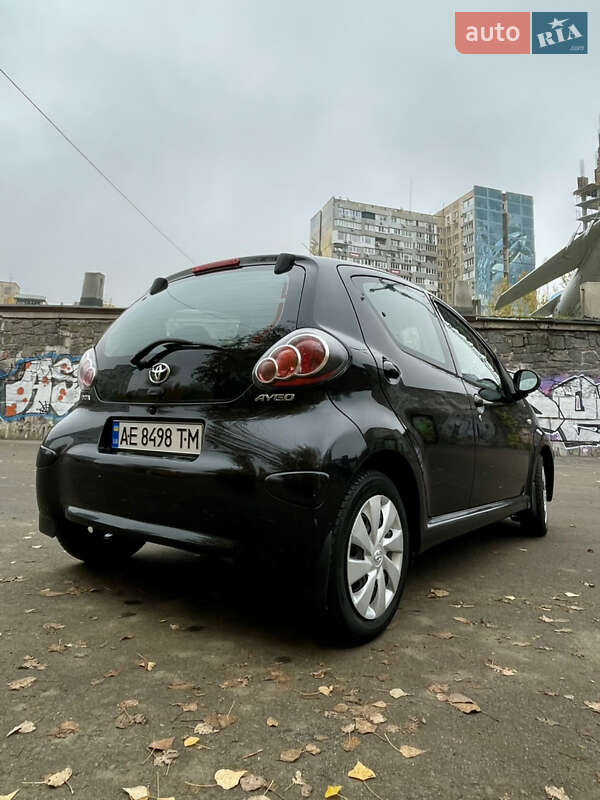 Хэтчбек Toyota Aygo 2012 в Днепре