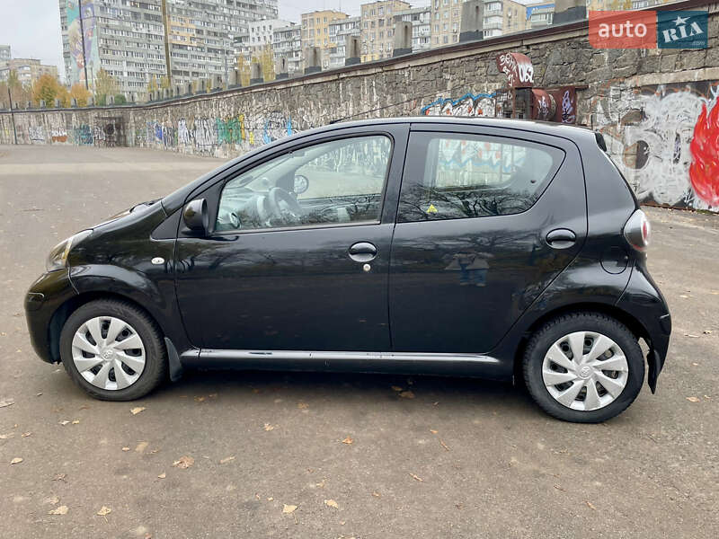 Хэтчбек Toyota Aygo 2012 в Днепре