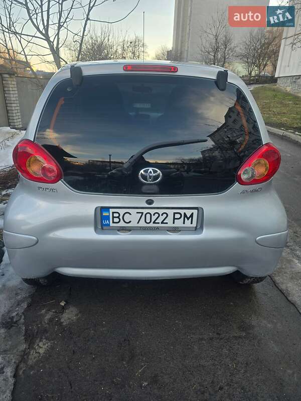 Хэтчбек Toyota Aygo 2007 в Золочеве