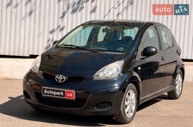 Хетчбек Toyota Aygo 2010 в Києві