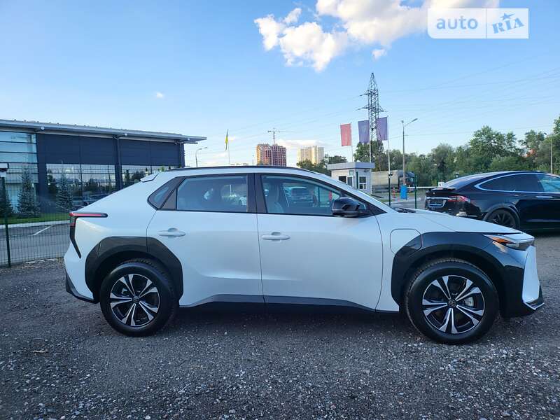 Позашляховик / Кросовер Toyota bZ4X 2023 в Києві