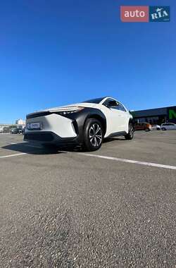 Внедорожник / Кроссовер Toyota bZ4X 2023 в 
