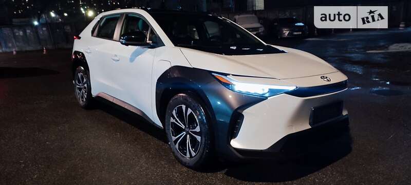 Внедорожник / Кроссовер Toyota bZ4X 2022 в Киеве