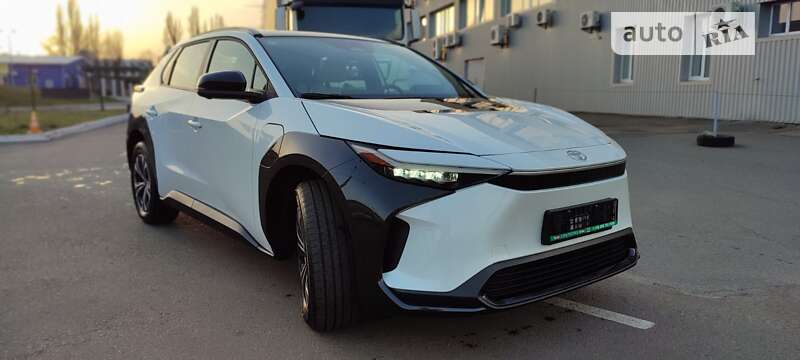 Внедорожник / Кроссовер Toyota bZ4X 2022 в Киеве