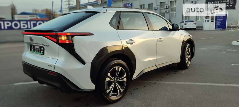 Внедорожник / Кроссовер Toyota bZ4X 2022 в Киеве