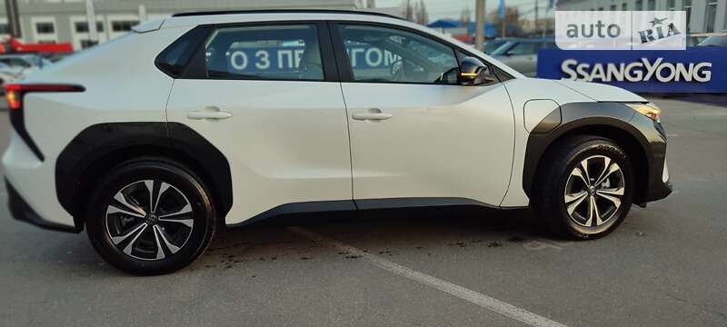 Внедорожник / Кроссовер Toyota bZ4X 2022 в Киеве
