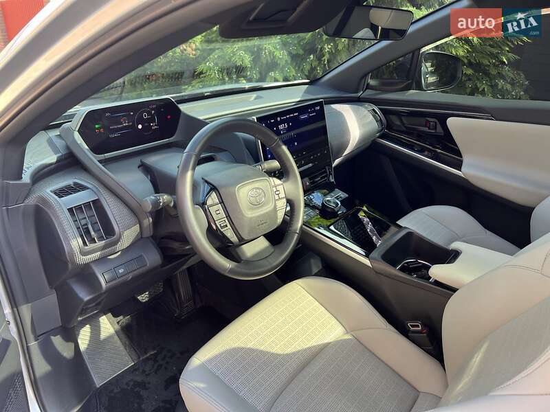 Внедорожник / Кроссовер Toyota bZ4X 2022 в Сарнах