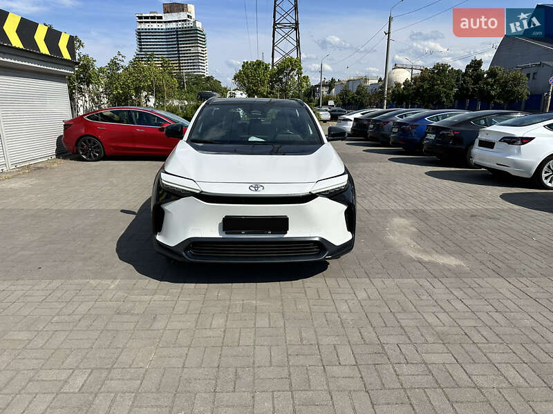 Внедорожник / Кроссовер Toyota bZ4X 2023 в Днепре