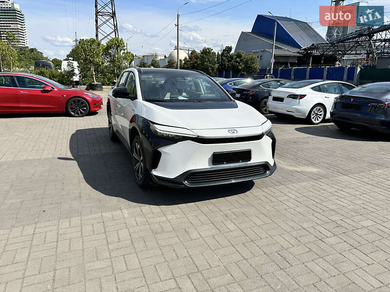 Внедорожник / Кроссовер Toyota bZ4X 2023 в Днепре