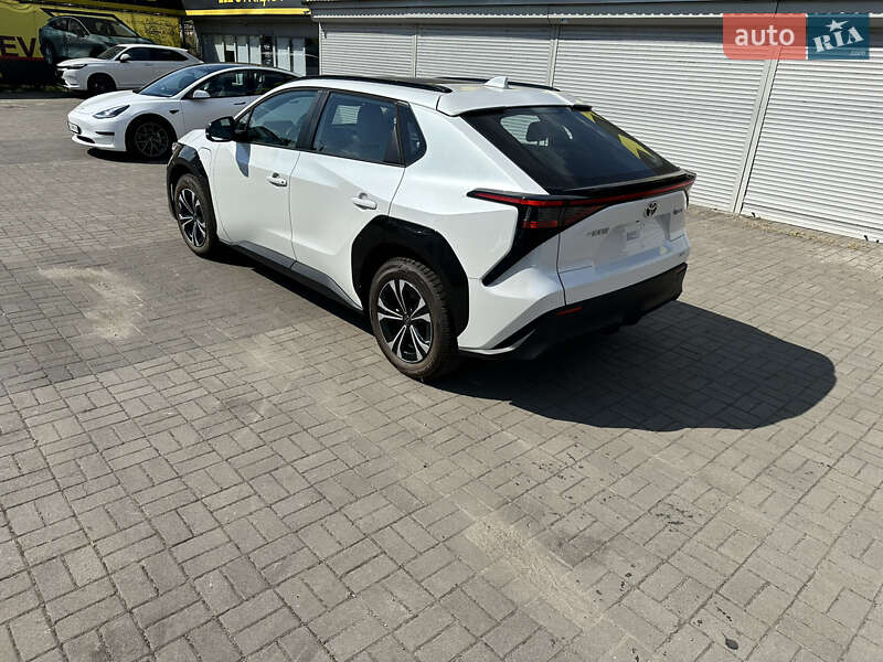 Внедорожник / Кроссовер Toyota bZ4X 2023 в Днепре