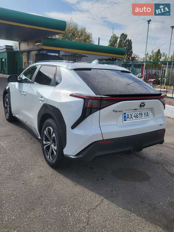 Внедорожник / Кроссовер Toyota bZ4X 2022 в Харькове