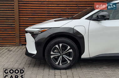 Внедорожник / Кроссовер Toyota bZ4X 2022 в 