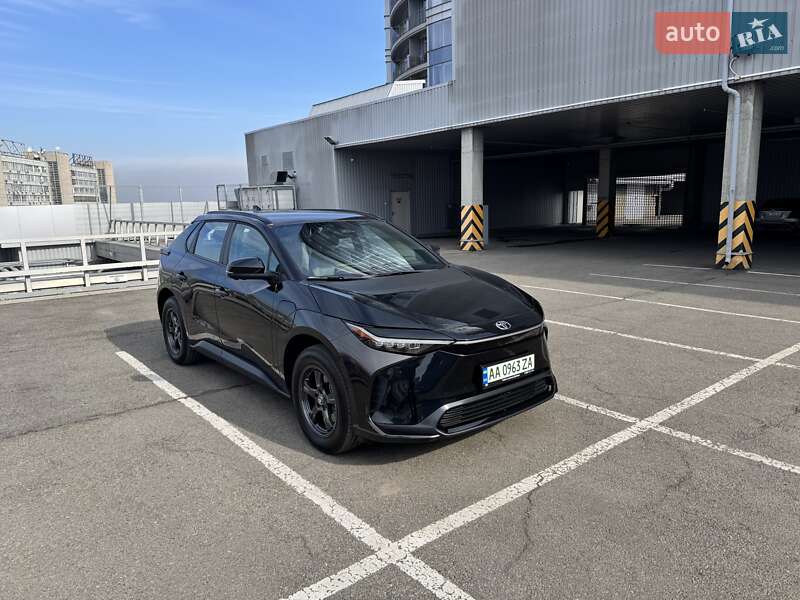 Позашляховик / Кросовер Toyota bZ4X 2022 в Дніпрі