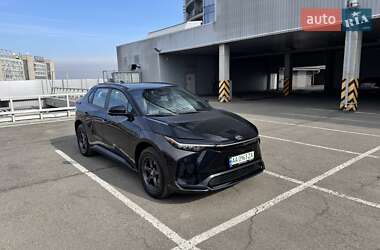 Внедорожник / Кроссовер Toyota bZ4X 2022 в 