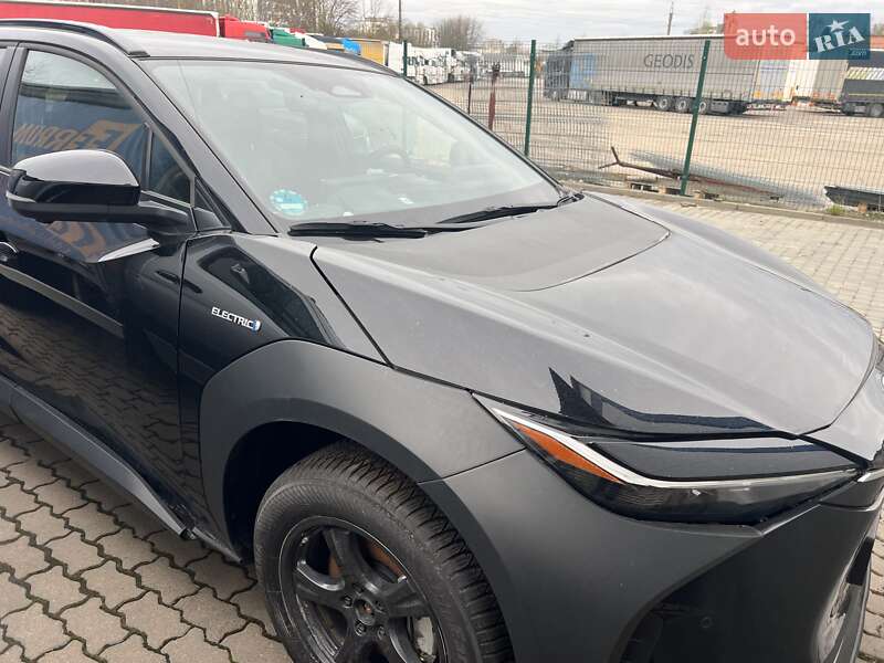 Внедорожник / Кроссовер Toyota bZ4X 2023 в 