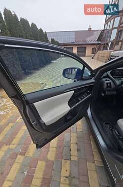 Внедорожник / Кроссовер Toyota bZ4X 2022 в 