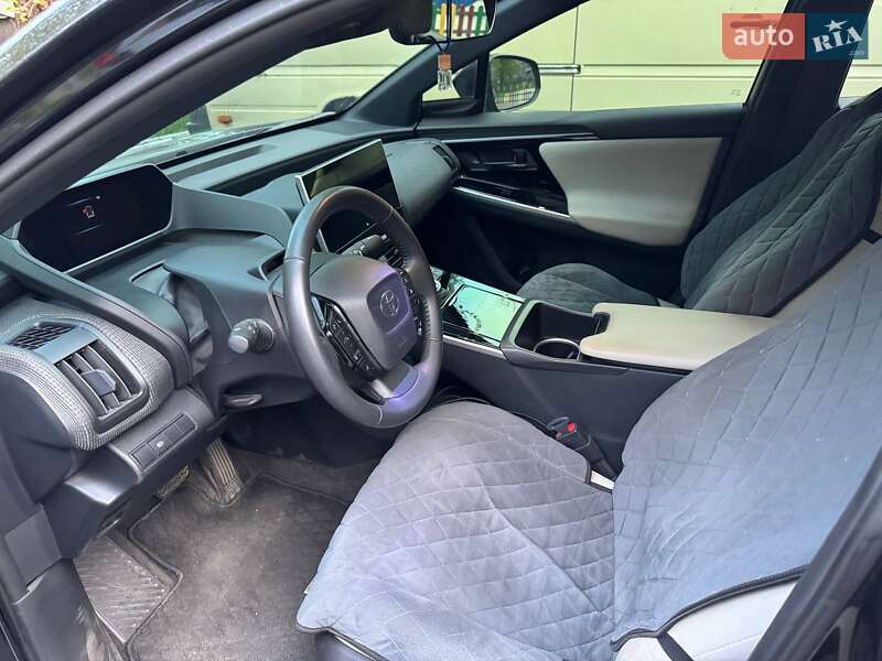 Позашляховик / Кросовер Toyota bZ4X 2022 в Кривому Розі