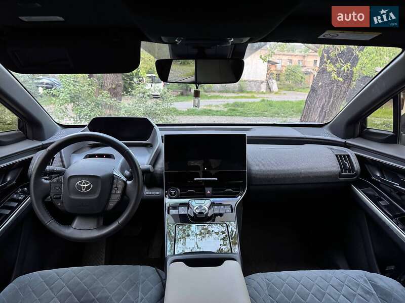 Позашляховик / Кросовер Toyota bZ4X 2022 в Кривому Розі