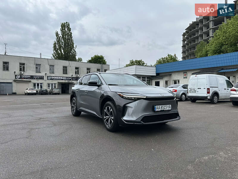 Внедорожник / Кроссовер Toyota bZ4X 2023 в 