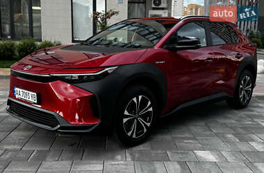 Позашляховик / Кросовер Toyota bZ4X 2023 в 