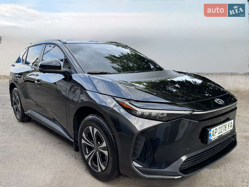 Внедорожник / Кроссовер Toyota bZ4X 2023 в 