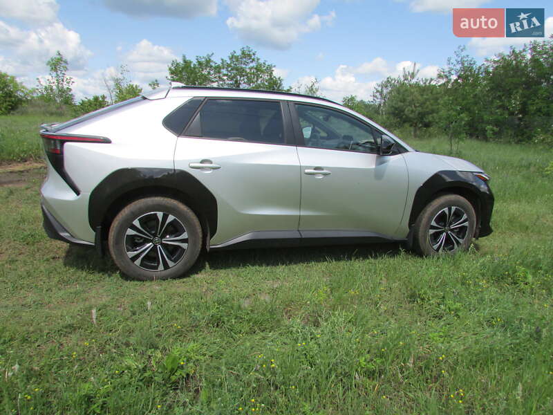 Внедорожник / Кроссовер Toyota bZ4X 2023 в Харькове