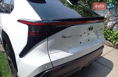 Внедорожник / Кроссовер Toyota bZ4X 2023 в 
