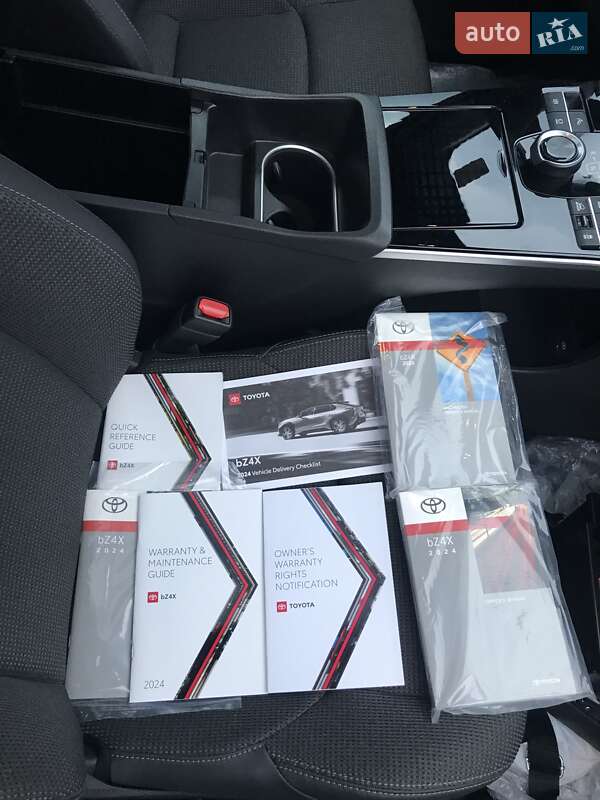 Внедорожник / Кроссовер Toyota bZ4X 2024 в Киеве