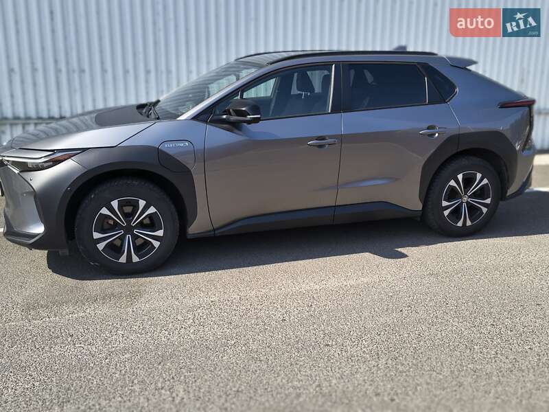 Внедорожник / Кроссовер Toyota bZ4X 2023 в Луцке