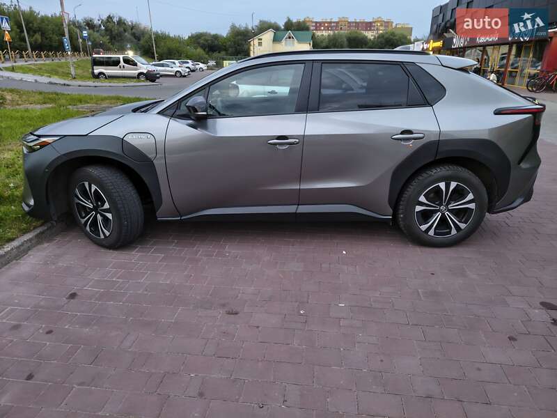 Внедорожник / Кроссовер Toyota bZ4X 2023 в Луцке