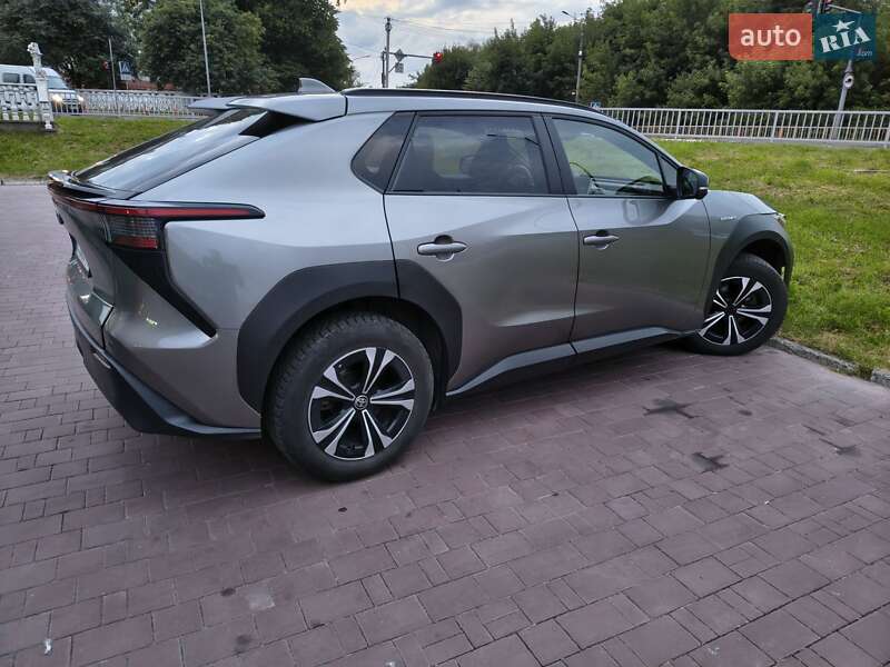 Внедорожник / Кроссовер Toyota bZ4X 2023 в Луцке