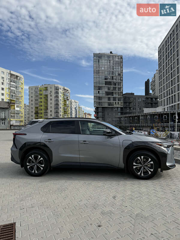 Внедорожник / Кроссовер Toyota bZ4X 2022 в 
