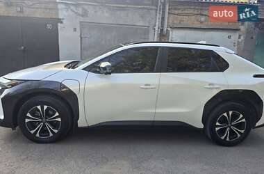 Внедорожник / Кроссовер Toyota bZ4X 2022 в 