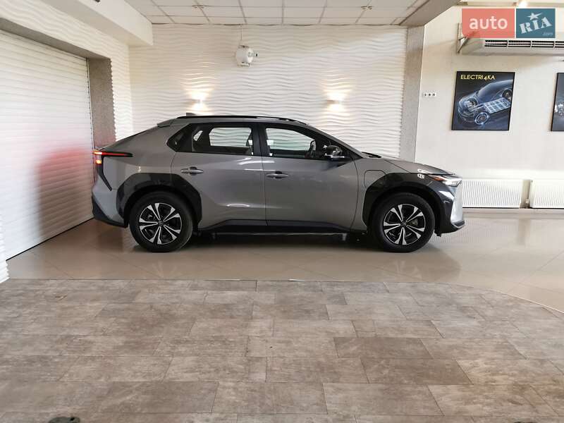 Внедорожник / Кроссовер Toyota bZ4X 2023 в Киеве