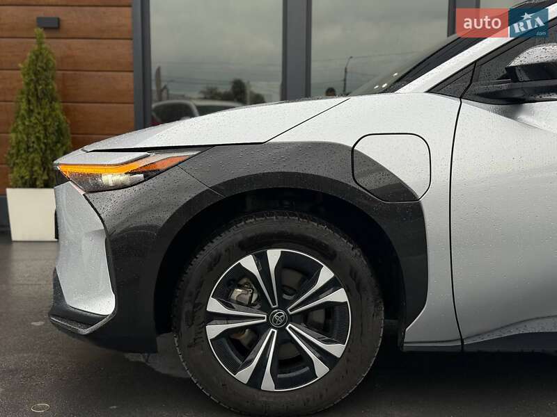 Внедорожник / Кроссовер Toyota bZ4X 2022 в Ровно