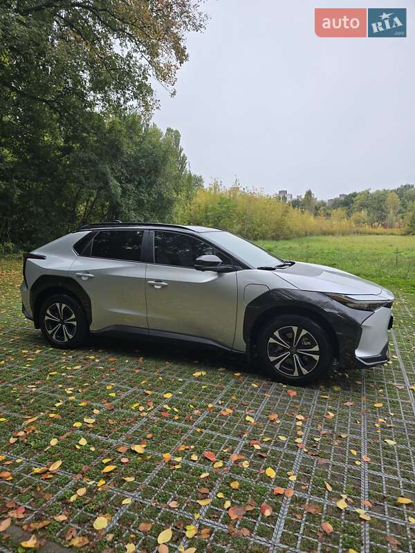 Позашляховик / Кросовер Toyota bZ4X 2022 в Києві