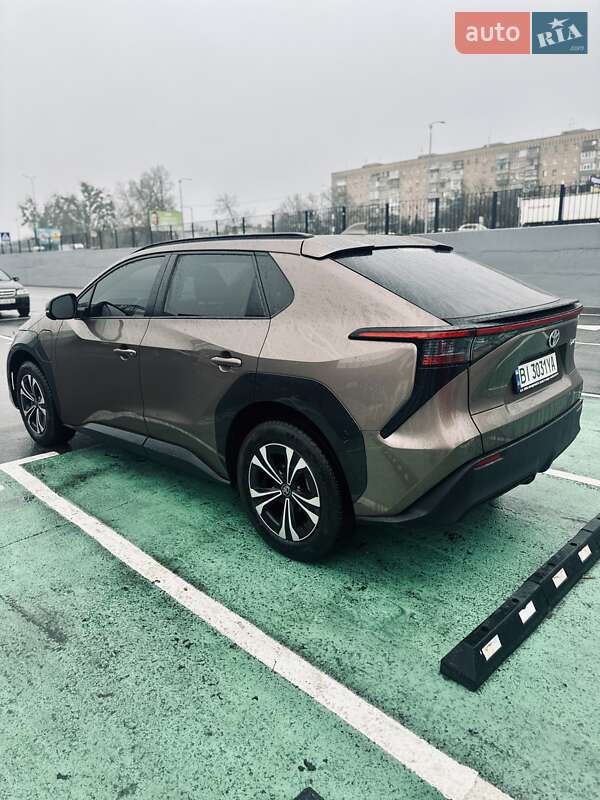 Позашляховик / Кросовер Toyota bZ4X 2022 в Полтаві