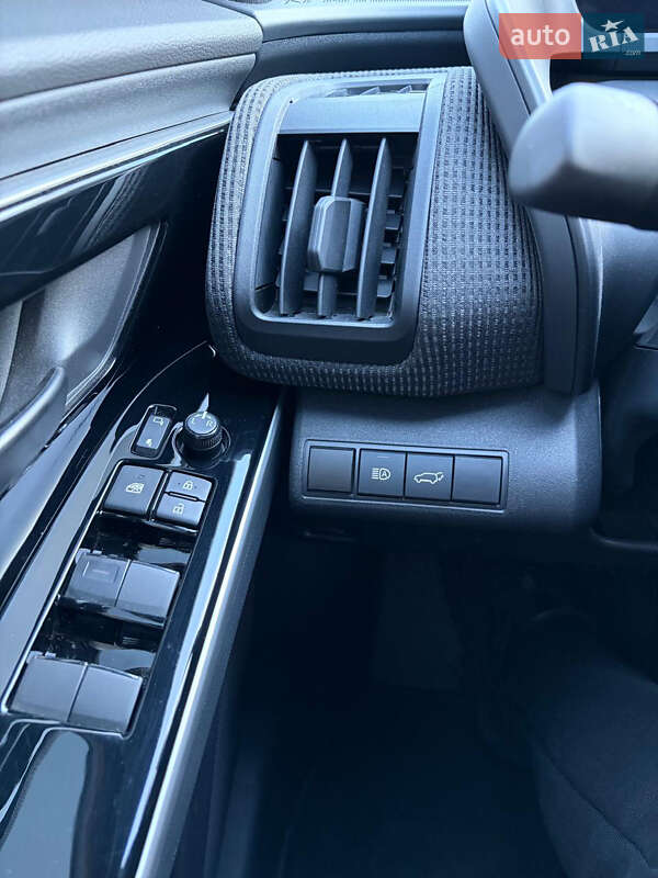 Внедорожник / Кроссовер Toyota bZ4X 2023 в Луцке