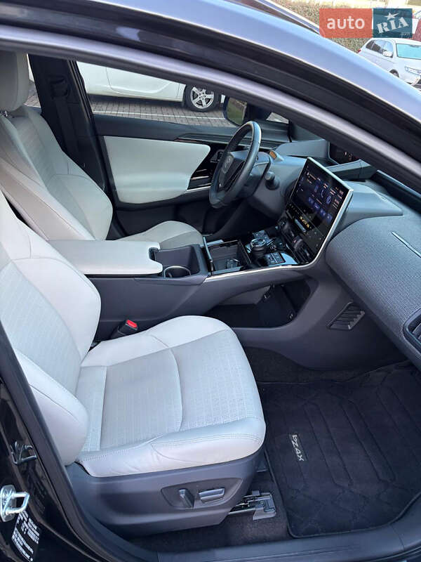 Внедорожник / Кроссовер Toyota bZ4X 2023 в Луцке